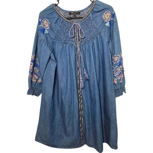 Romeo & Juliet Couture Dresses & Skirts - Romeo and Juliet Couture Blue Embroidered Boho Chambray Dress Medium